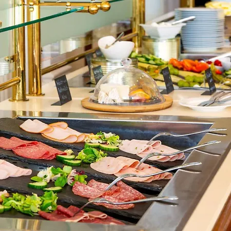 Victor's Residenz-hotel Hotel 4*